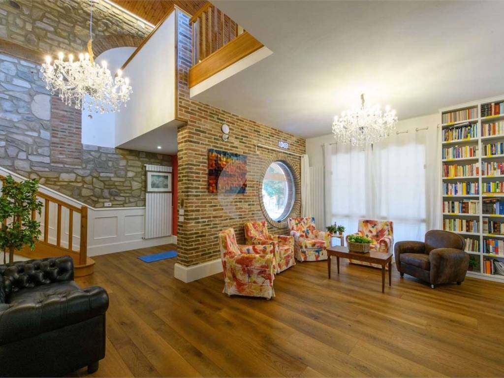 casa indipendente in vendita a Reggio nell'Emilia in zona Città Storica