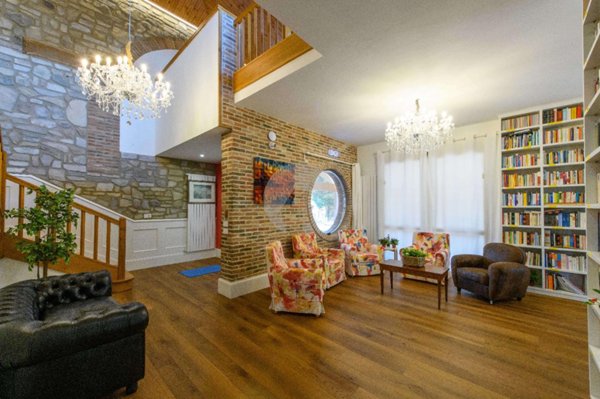 casa indipendente in vendita a Reggio nell'Emilia in zona Città Storica