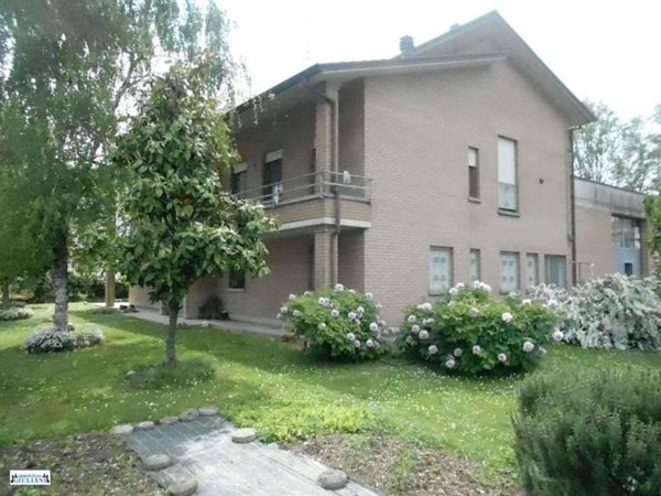 casa indipendente in vendita a Reggio nell'Emilia in zona Roncocesi