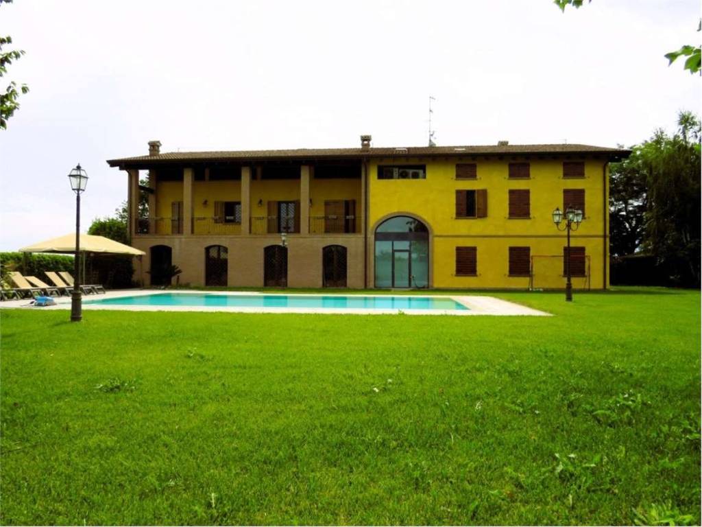 villa in vendita a Reggio nell'Emilia in zona San Bartolomeo