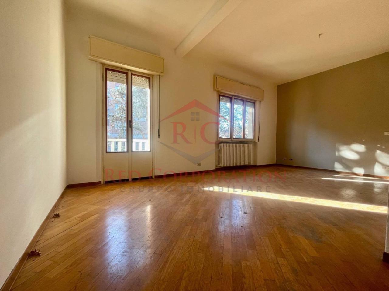 casa indipendente in vendita a Reggio nell'Emilia in zona Città Storica