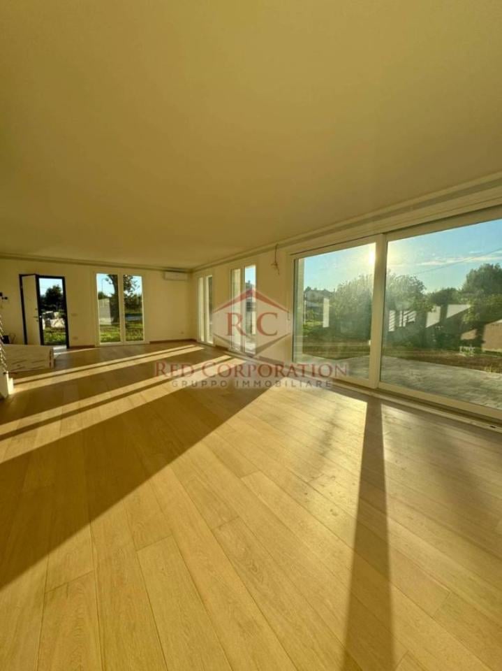 casa indipendente in vendita a Reggio nell'Emilia in zona Codemondo