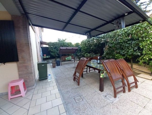 casa indipendente in vendita a Reggio nell'Emilia in zona Rosta Nuova