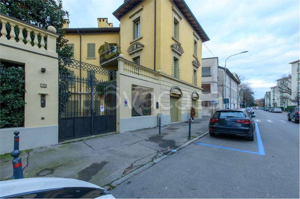 appartamento in vendita a Reggio nell'Emilia in zona Città Storica