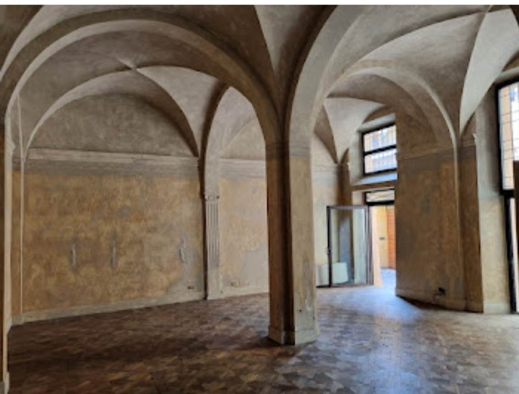negozio in vendita a Reggio nell'Emilia in zona Città Storica