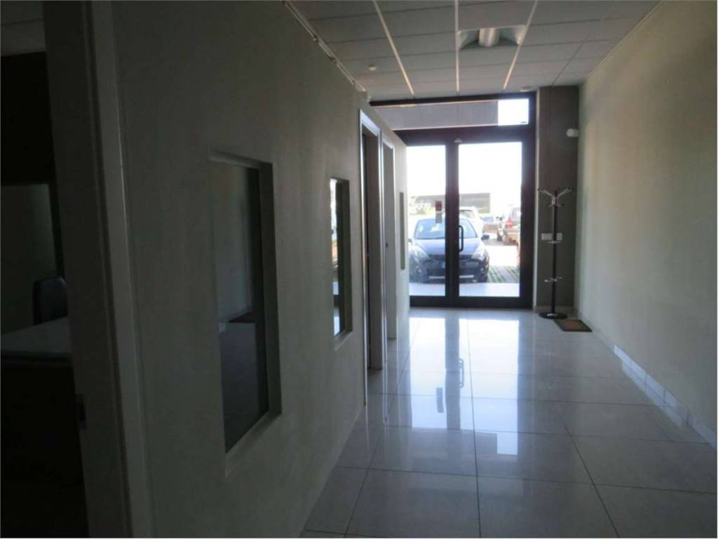 ufficio in vendita a Reggio nell'Emilia in zona Città Storica