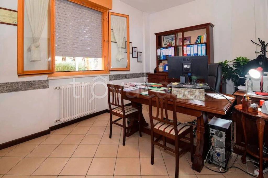 ufficio in vendita a Reggio nell'Emilia in zona Santa Croce