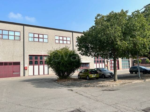 locale commerciale in vendita a Reggio nell'Emilia in zona Codemondo