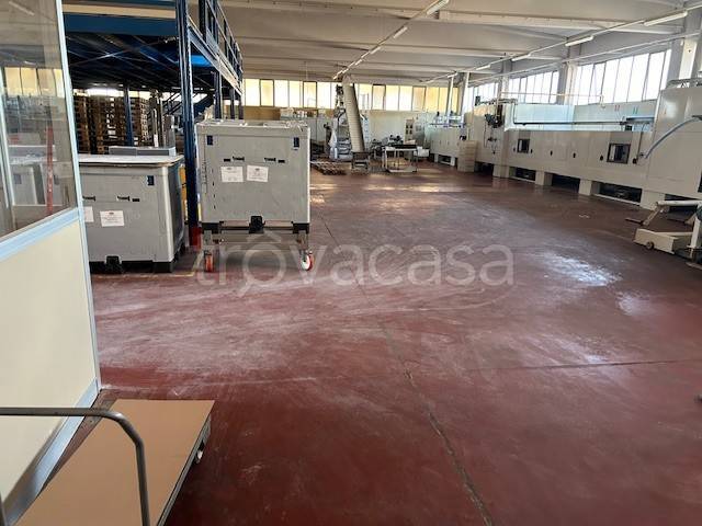 locale commerciale in vendita a Reggio nell'Emilia in zona Pieve Modolena