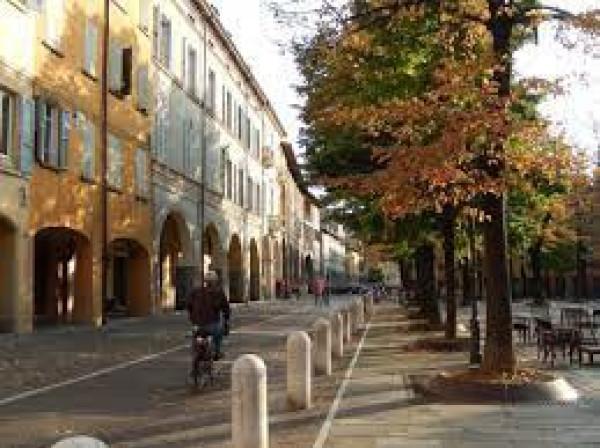 intera palazzina in vendita a Reggio nell'Emilia in zona Città Storica