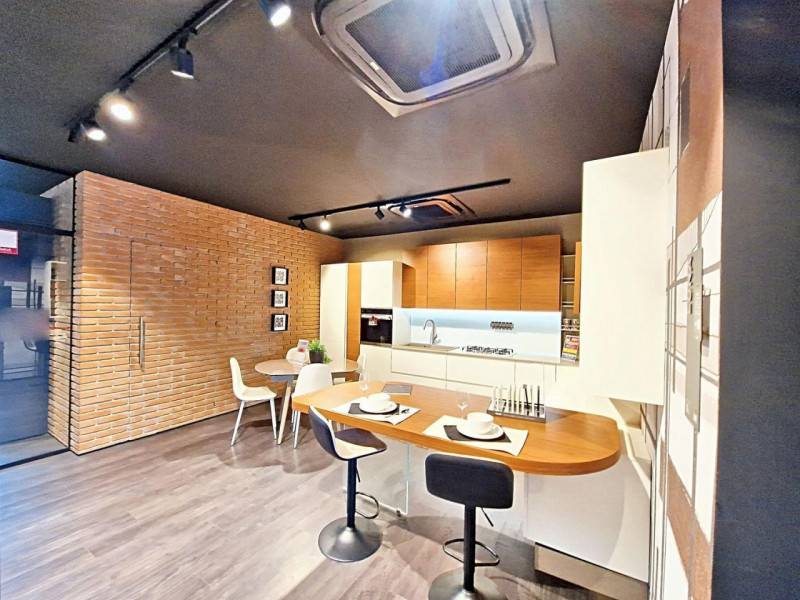 negozio in vendita a Reggio nell'Emilia