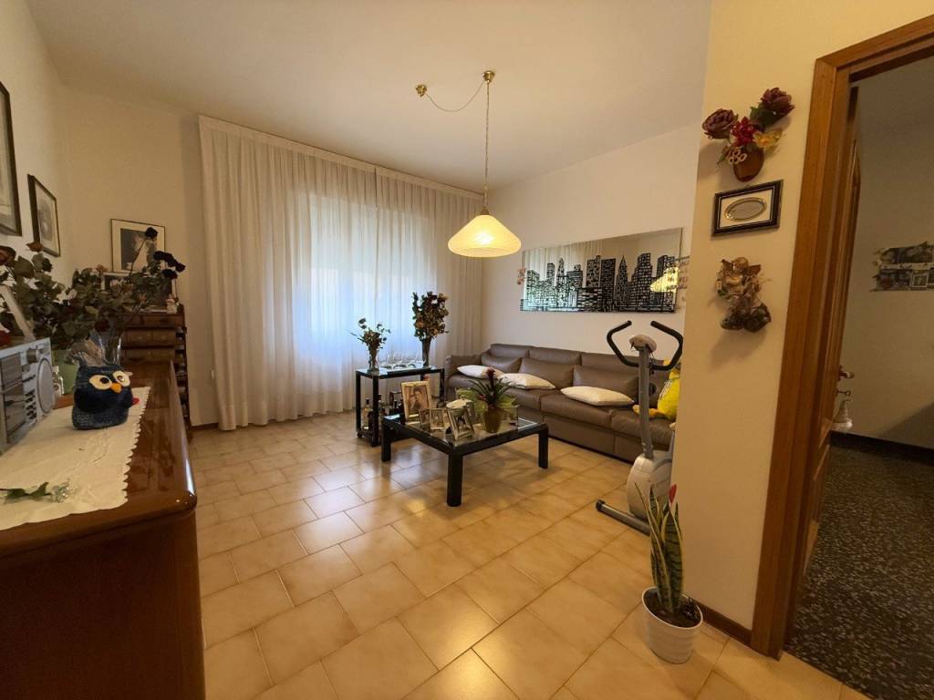 casa indipendente in vendita a Reggio nell'Emilia in zona Città Storica
