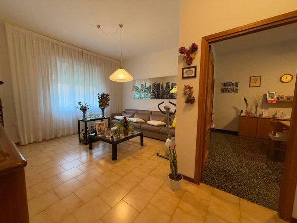 casa indipendente in vendita a Reggio nell'Emilia in zona Città Storica