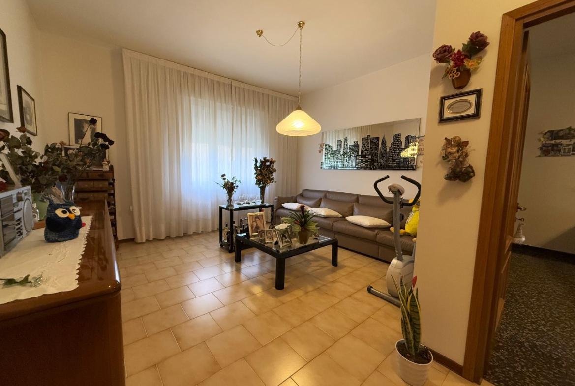 negozio in vendita a Reggio nell'Emilia in zona Città Storica