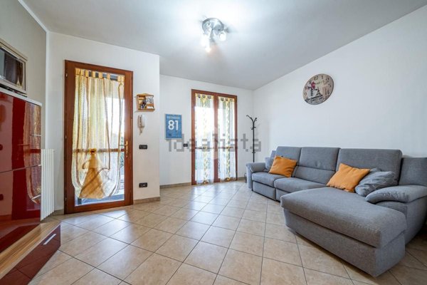 casa indipendente in vendita a Reggio nell'Emilia in zona Cavazzoli