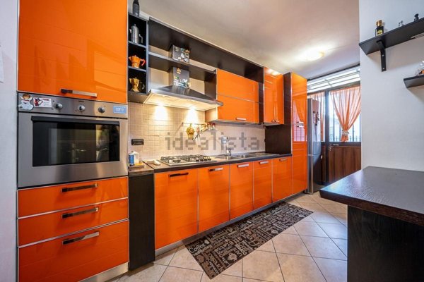 casa indipendente in vendita a Reggio nell'Emilia in zona Cavazzoli
