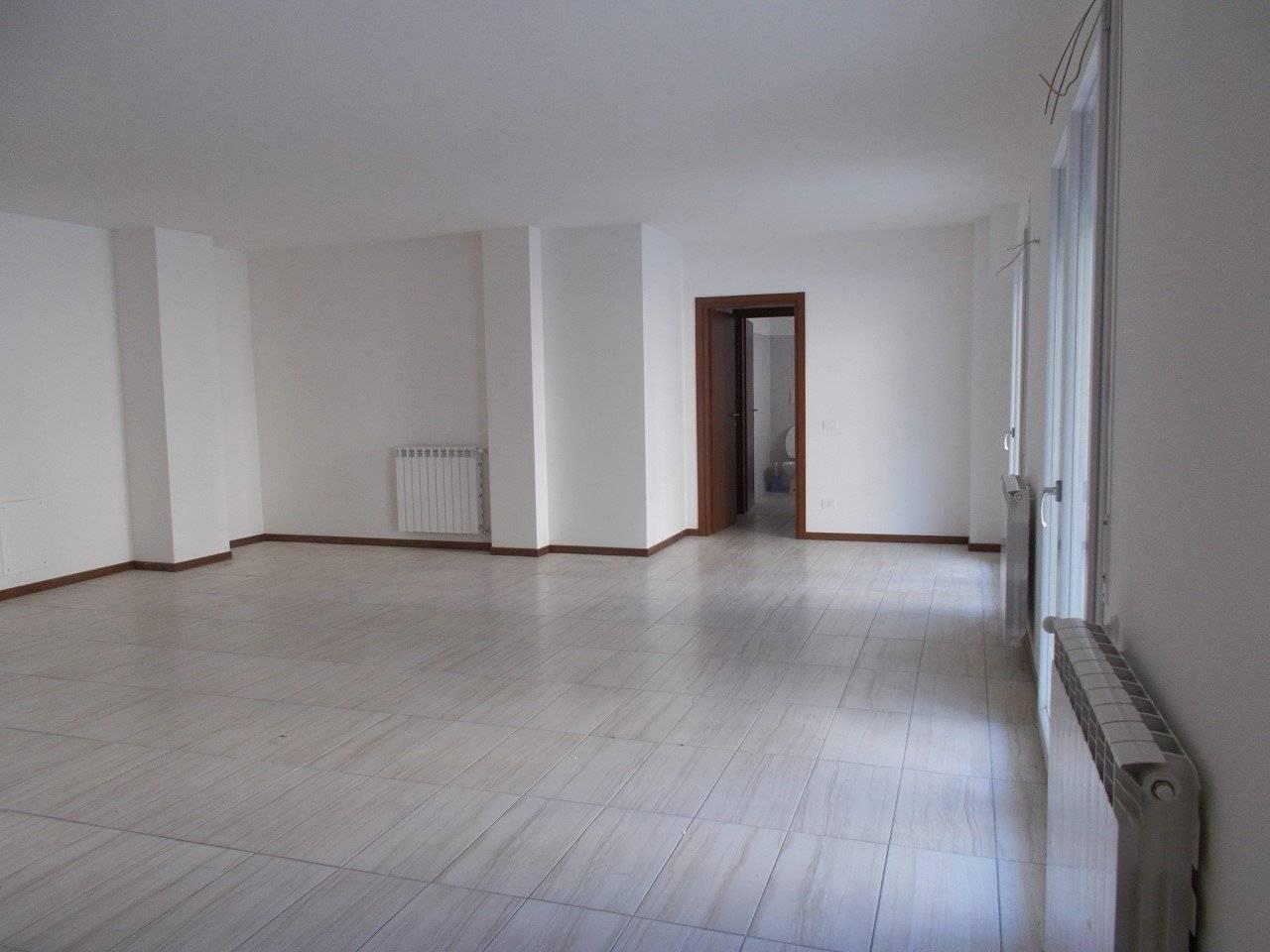 intera palazzina in vendita a Reggio nell'Emilia in zona Città Storica