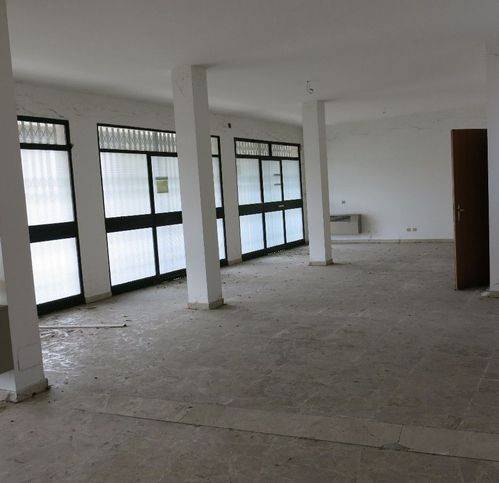 negozio in vendita a Reggio nell'Emilia in zona Sesso