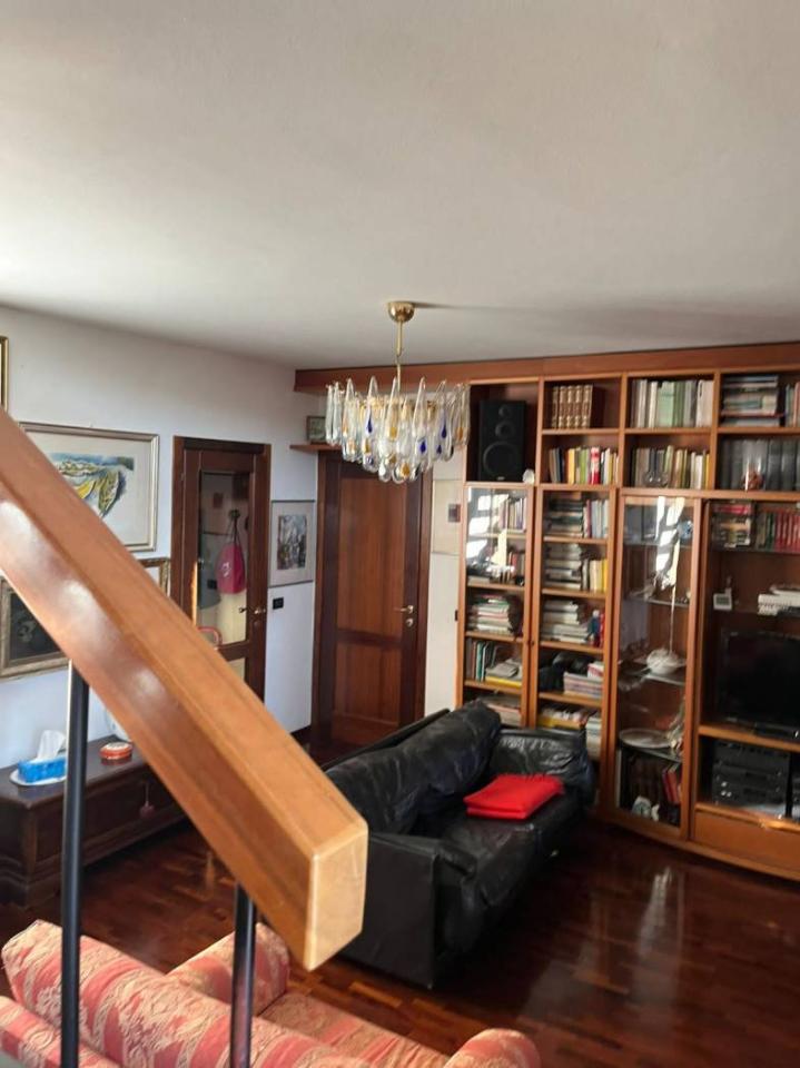 casa indipendente in vendita a Reggio nell'Emilia in zona Città Storica