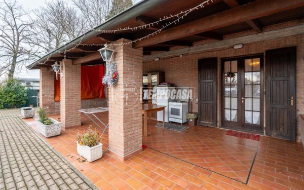 casa indipendente in vendita a Reggio nell'Emilia in zona Gavassa