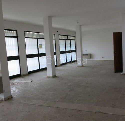 negozio in vendita a Reggio nell'Emilia in zona Sesso