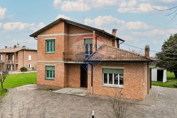 casa indipendente in vendita a Reggio nell'Emilia in zona San Bartolomeo