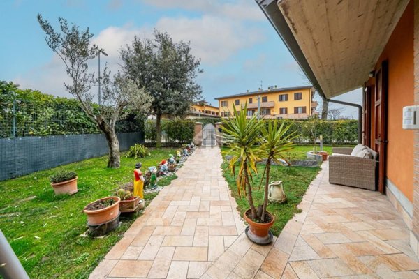 casa indipendente in vendita a Reggio nell'Emilia