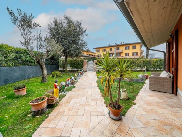 casa indipendente in vendita a Reggio nell'Emilia