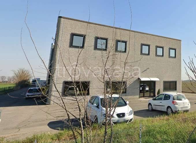 locale commerciale in vendita a Reggio nell'Emilia in zona Gavassa