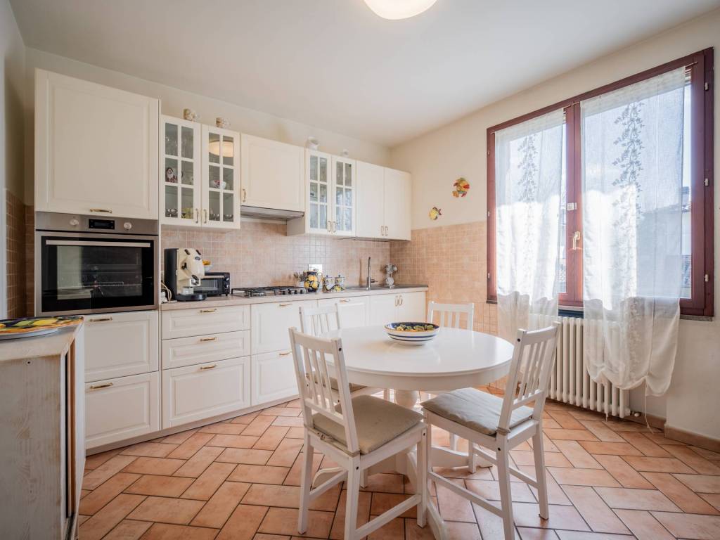 casa indipendente in vendita a Reggio nell'Emilia in zona Mirabello