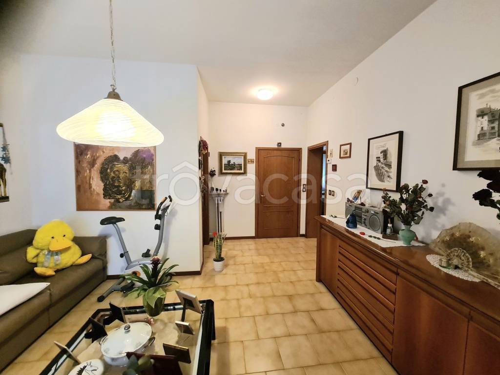 casa indipendente in vendita a Reggio nell'Emilia in zona Regina Pacis
