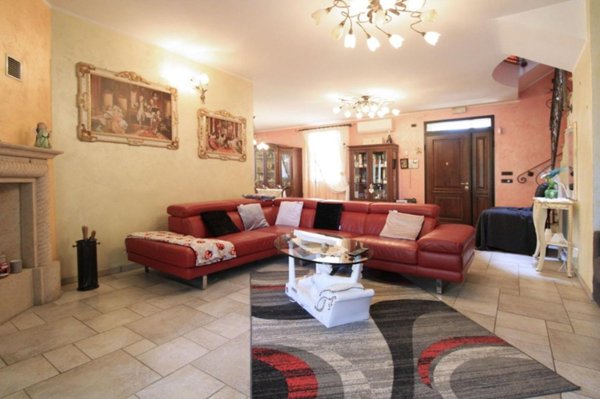casa indipendente in vendita a Reggio nell'Emilia in zona Città Storica
