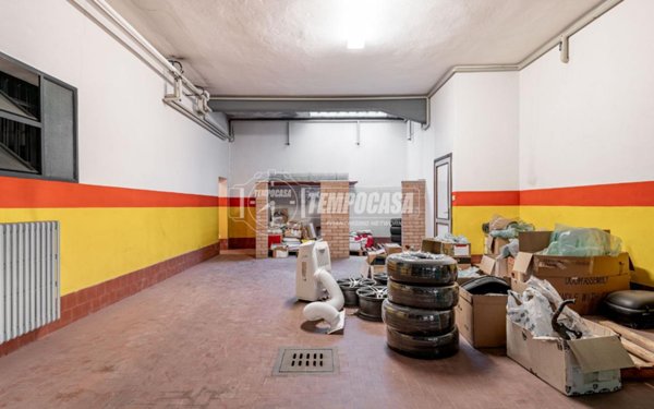 negozio in vendita a Reggio nell'Emilia in zona Città Storica