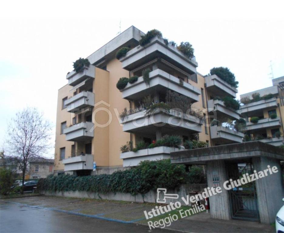 appartamento in vendita a Reggio nell'Emilia in zona Tribunale