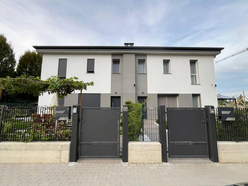 casa indipendente in vendita a Reggio nell'Emilia in zona Sesso