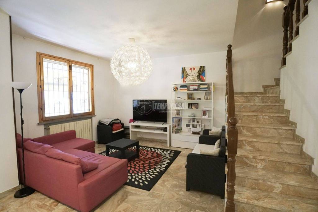 casa indipendente in vendita a Reggio nell'Emilia in zona Rivalta