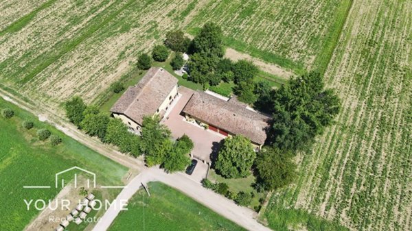 casa indipendente in vendita a Reggio nell'Emilia in zona Gavassa