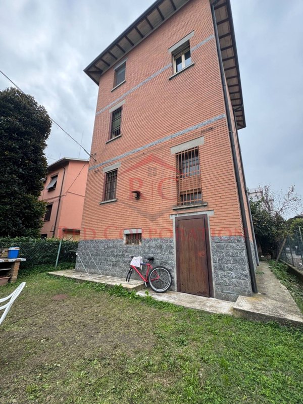 casa indipendente in vendita a Reggio nell'Emilia in zona Città Storica