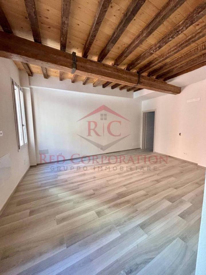 appartamento in vendita a Reggio nell'Emilia in zona Città Storica