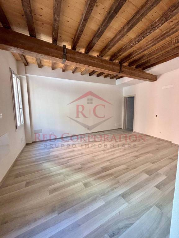 appartamento in vendita a Reggio nell'Emilia in zona Città Storica