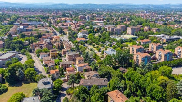 casa indipendente in vendita a Reggio nell'Emilia in zona Tondo