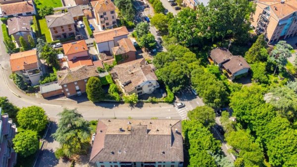 casa indipendente in vendita a Reggio nell'Emilia in zona Tondo