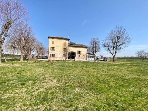casa indipendente in vendita a Reggio nell'Emilia in zona Codemondo