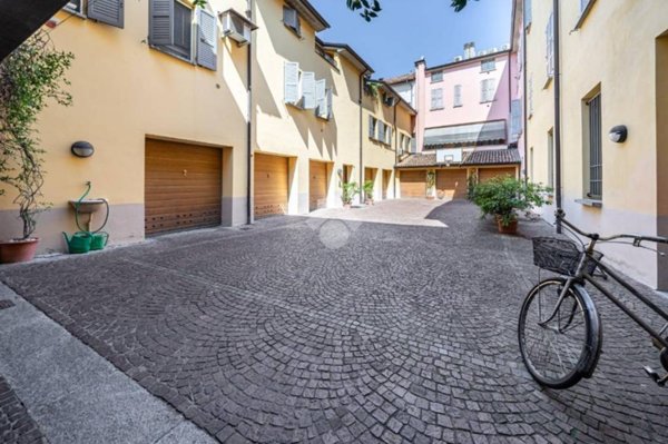 appartamento in vendita a Reggio nell'Emilia in zona Città Storica