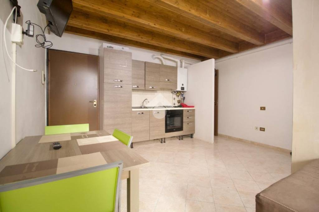 appartamento in vendita a Reggio nell'Emilia in zona Città Storica