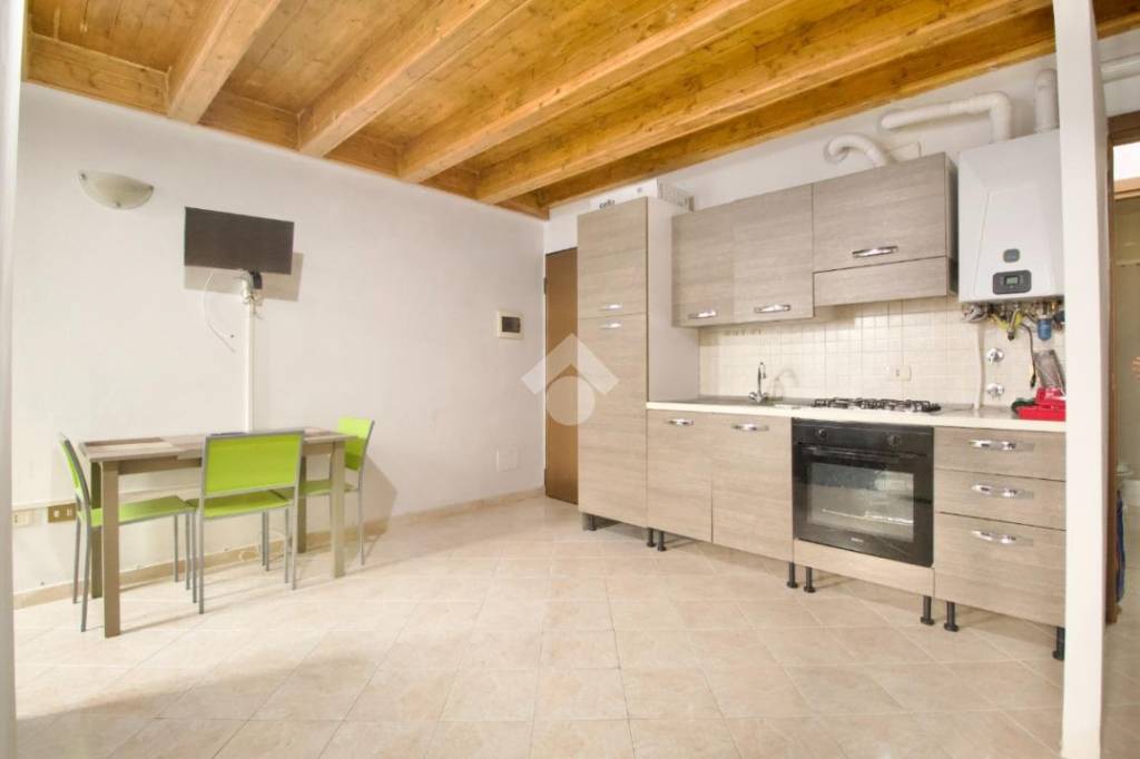 appartamento in vendita a Reggio nell'Emilia in zona Città Storica