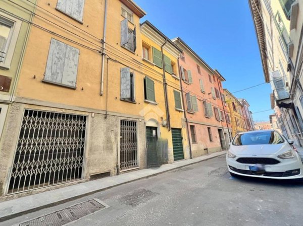 appartamento in vendita a Reggio nell'Emilia in zona Città Storica