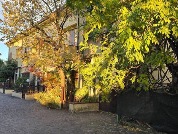 casa indipendente in vendita a Reggio nell'Emilia in zona Città Storica