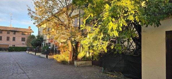 casa indipendente in vendita a Reggio nell'Emilia in zona Città Storica