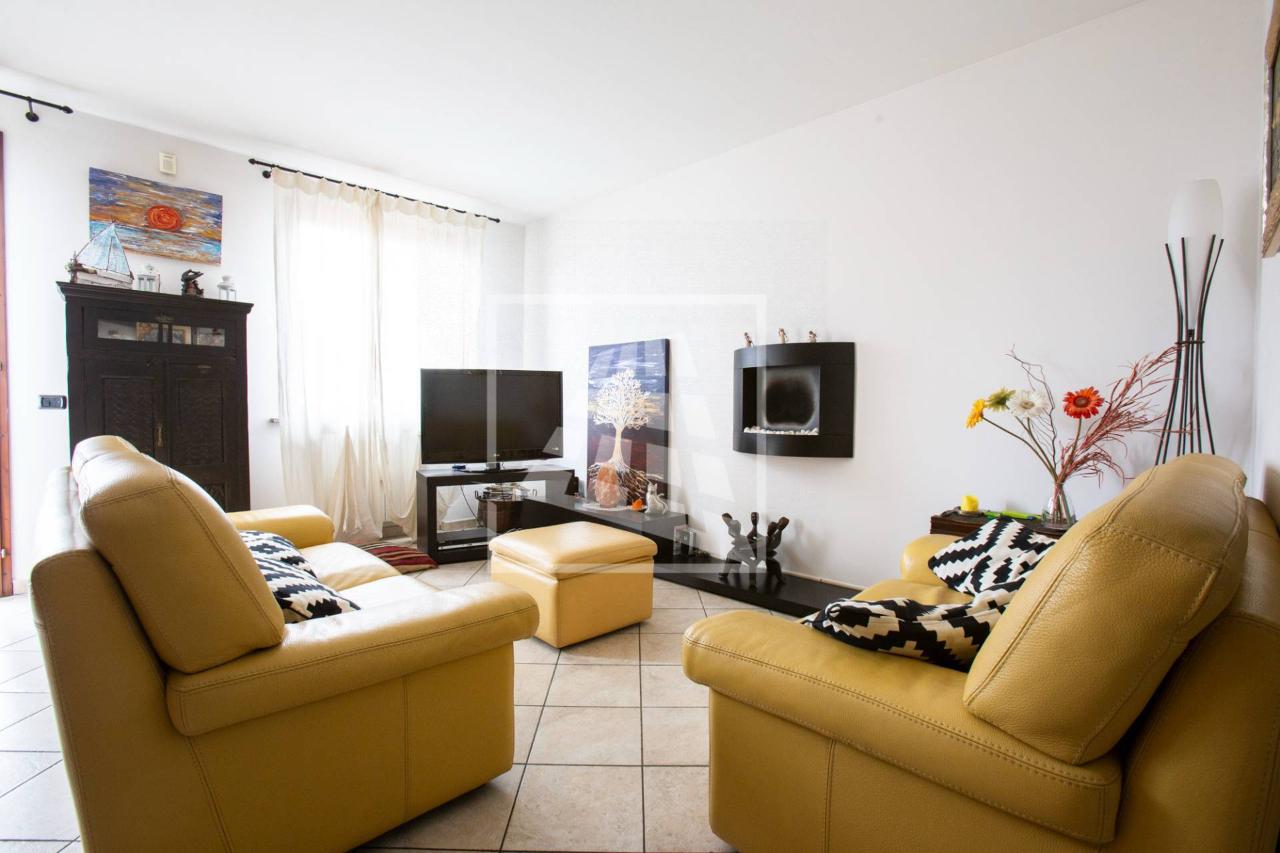 casa indipendente in vendita a Reggio nell'Emilia in zona Codemondo